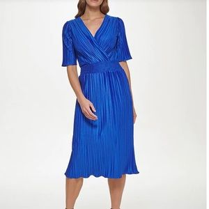 New w/tags DKNY pleated elastic waist v neck short sleeve faux wrap midi dress